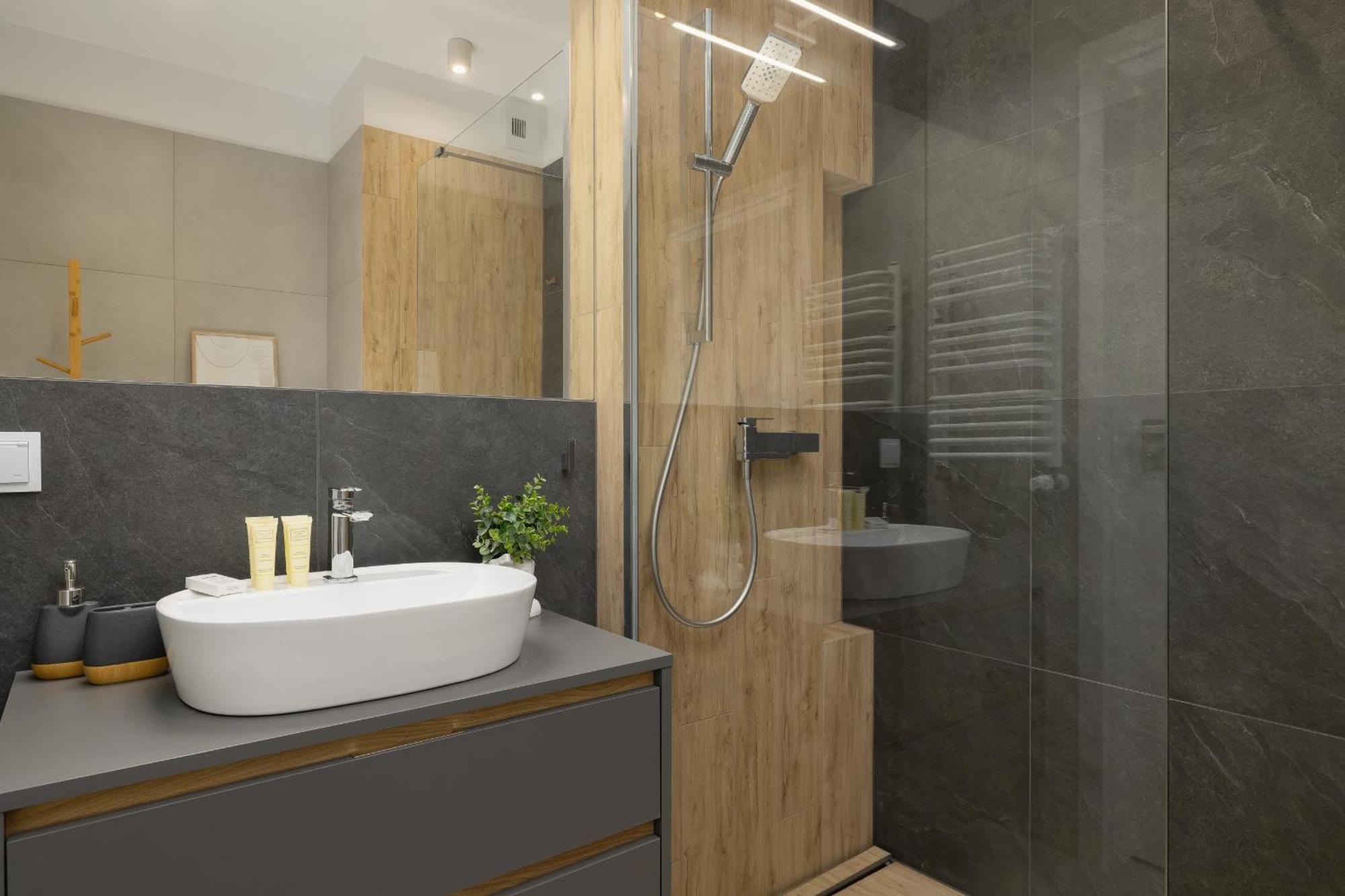 Stylowy Apartament Z Dwiema Sypialniami Balkonem I Parkingiem By Noclegi Renters 卡托维兹 外观 照片