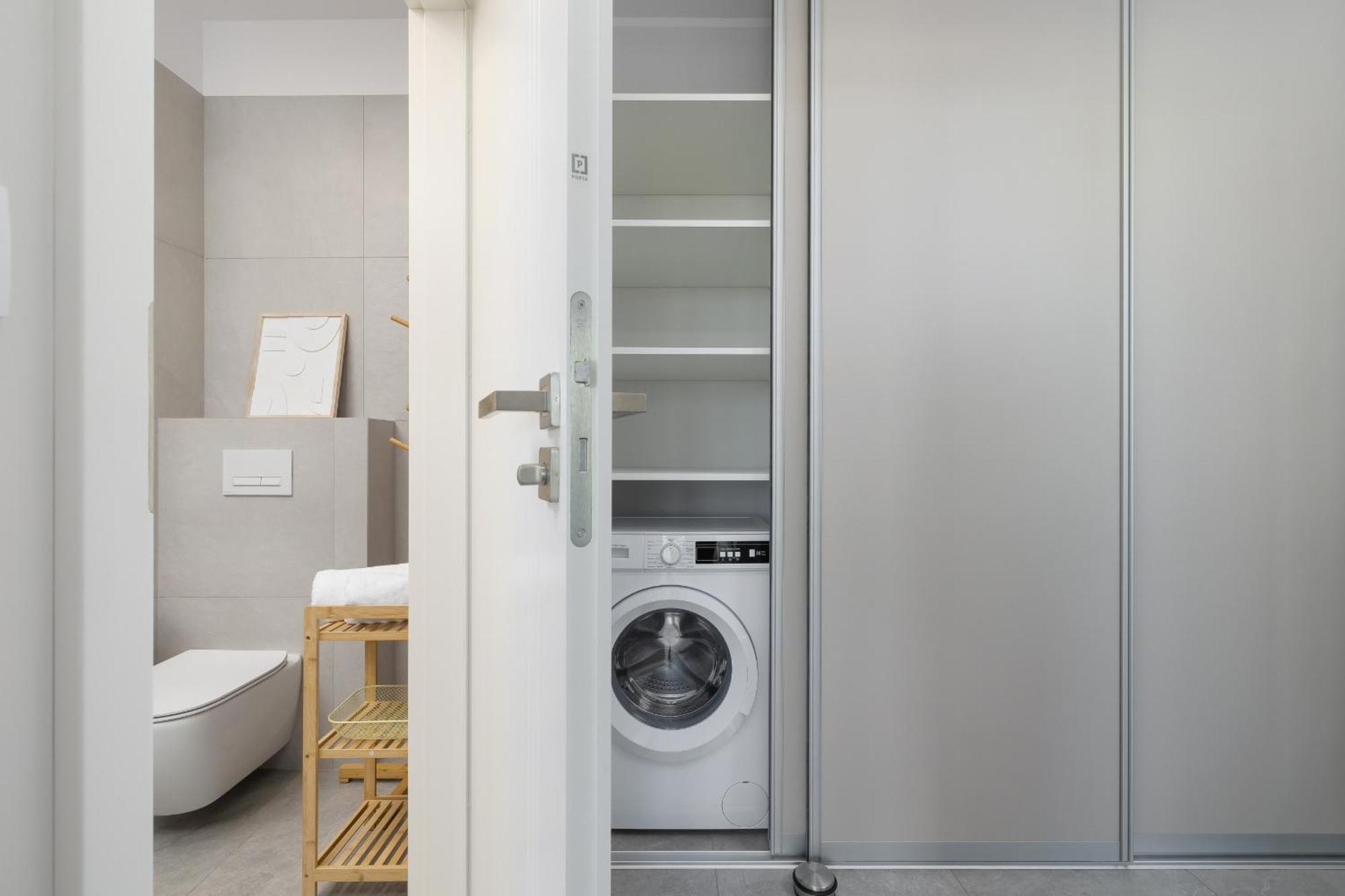Stylowy Apartament Z Dwiema Sypialniami Balkonem I Parkingiem By Noclegi Renters 卡托维兹 外观 照片